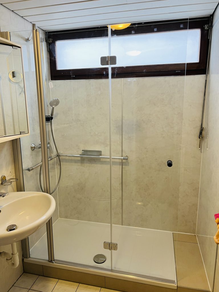 HWS Meisterbetrieb Freising Sanitaer Heizung Service Referenz Altersgerecht duschen3