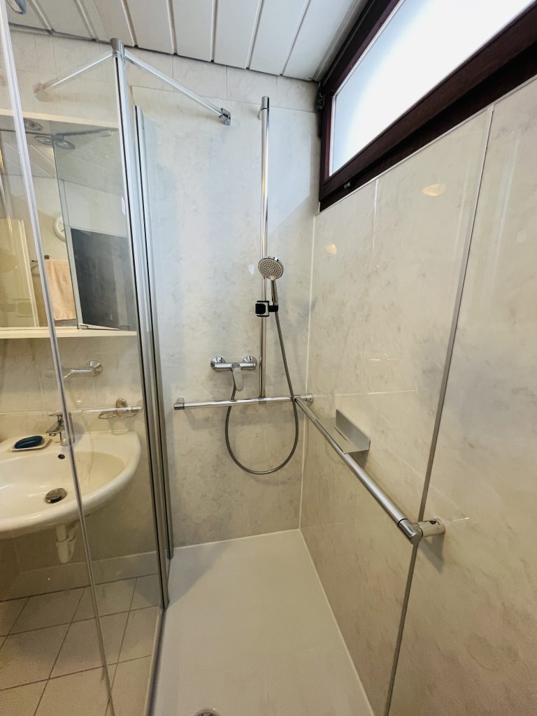 HWS Meisterbetrieb Freising Sanitaer Heizung Service Referenz Altersgerecht duschen4